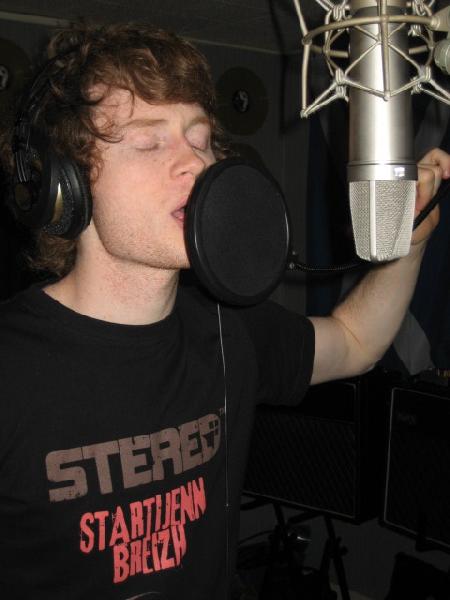 Iwan B a fignolé son premier album en studio.