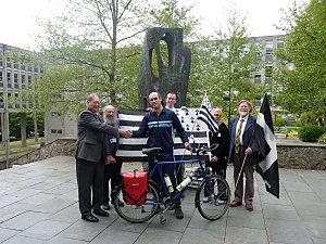 Accueil d\'Emmanuel Le Merlus par le vice-président du Conseil de Cornouailles