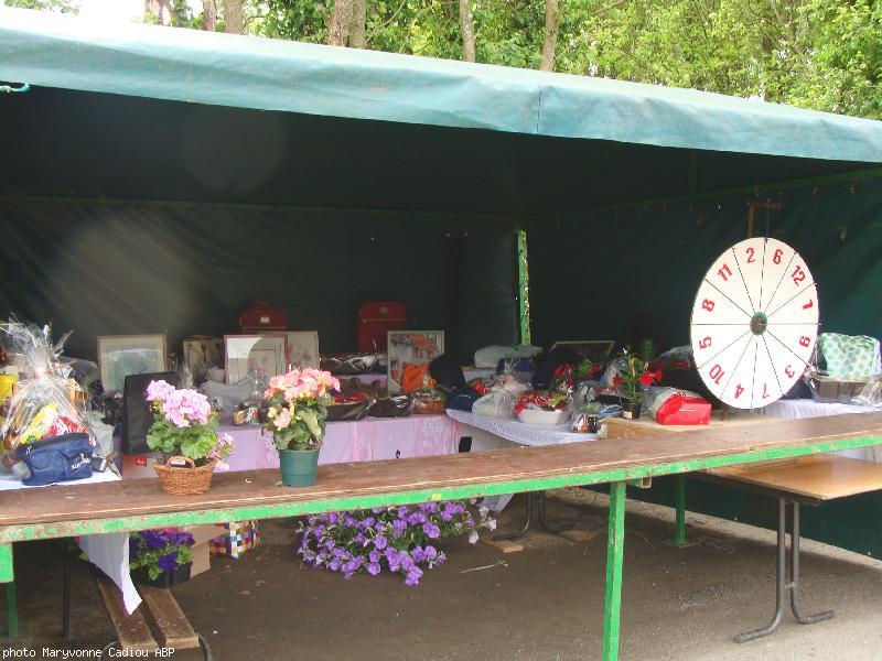 Le stand de la loterie. Le stand de la loterie.