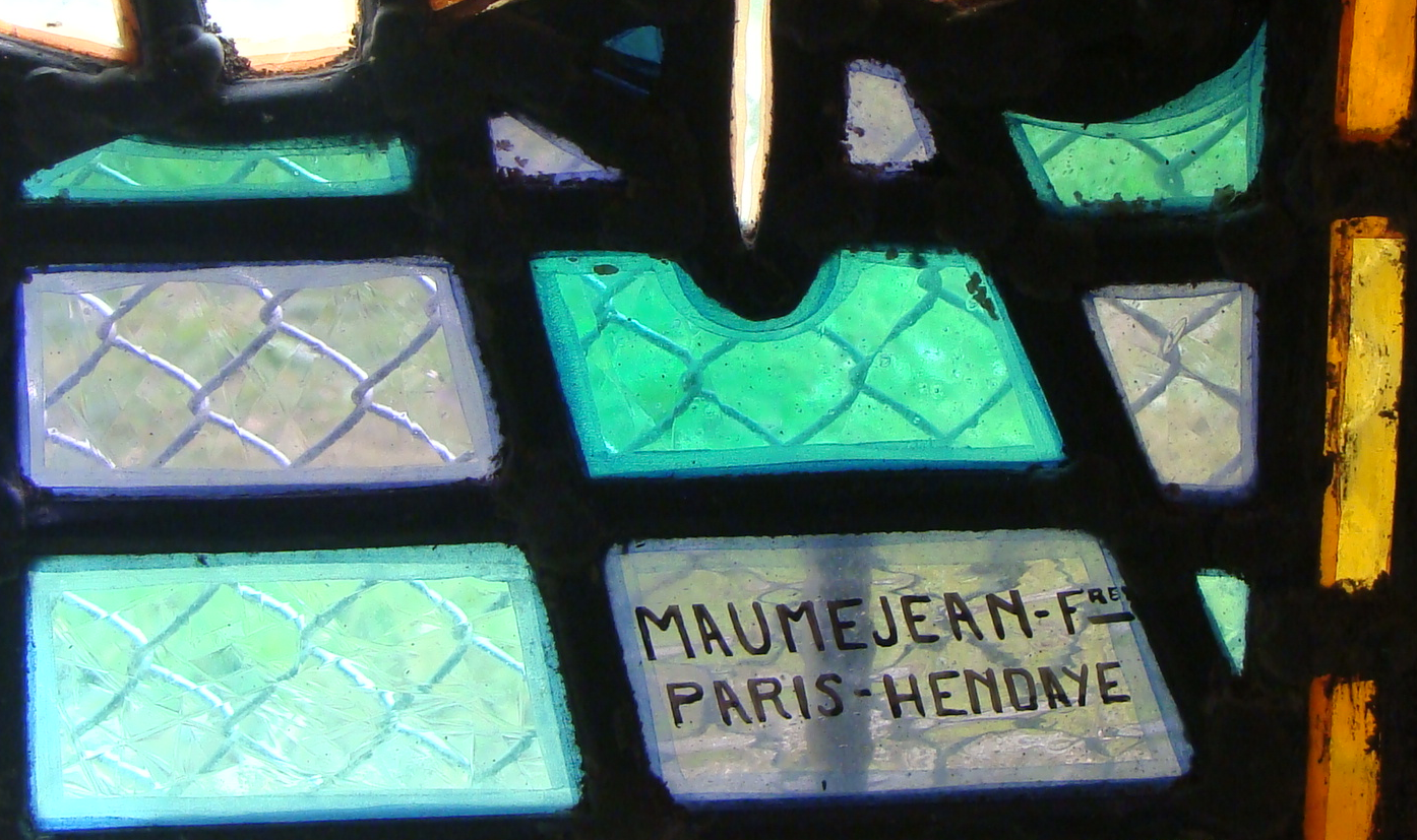 Signature des vitraux : MAUMEJEAN-Fres PARIS-HENDAYE. Signature des vitraux : MAUMEJEAN-Fres PARIS-HENDAYE.