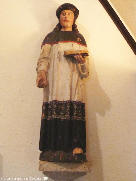 La statue de Saint Yves. La statue de Saint Yves.