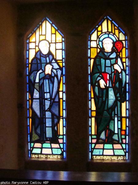 Vitraux de An Tad Maner (le père Maunoir) et Sant Brevalar. Vitraux de An Tad Maner (le père Maunoir) et Sant Brevalar.