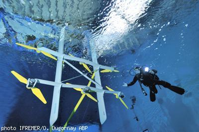 Hydrolienne Tidalstream de la société Feldon Ltd (Grande-
Bretagne) dans le bassin d\'essai de l\'IFREMER à Brest
