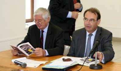 Dans l\'équipe de Josselin de Rohan alors président du Conseil régional de Bretagne Dominique de Legge a pris la tête de
l\'opposition à Jean-Yves Le Drian entre 2004 et 2010.