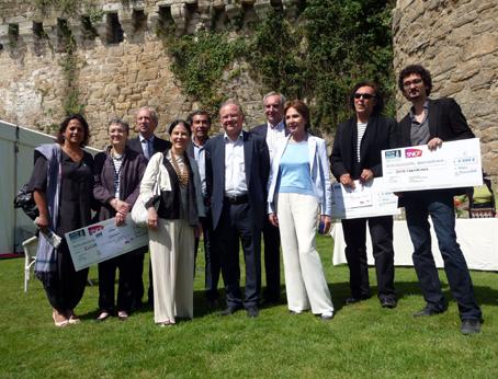 Les lauréats des prix littéraires et les organisateurs du salon du livre de Vannes prennent la pose. Un nouveau prix de la langue bretonne sera décerné dès 2011.