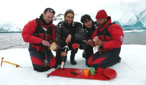 Les Robinsons des Glaces en plein pique-nique.