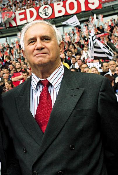 Grand connaisseur du ballon rond Jean-Paul Ollivier a aussi sorti récemment un beau sur livre sur le foot breton (éd. Palantines)