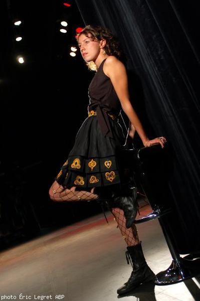 Gwennyn mutine dans sa robe \"Avel Dro\"