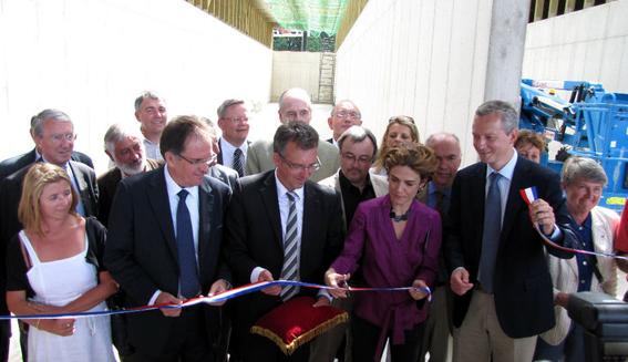 Parmi les élus ayant participé à \'inauguration du centre de
traitement des algues vertes on reconnaît Marc Le Fur le député
européen Alain Cadec les conseillers régionaux de Bretagne
Thierry Burlot Michel Morin Bernadette Malgorn et Stéphane de Sal