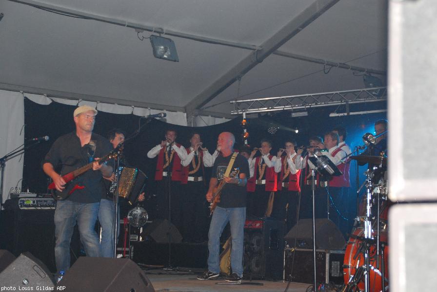 Red Cardell et bagad Kemper. Red Cardell et bagad Kemper.