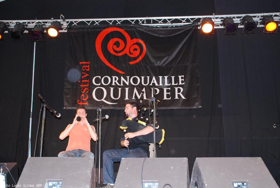 Fest-noz fest-deiz à toute heure ! Fest-noz fest-deiz à toute heure !