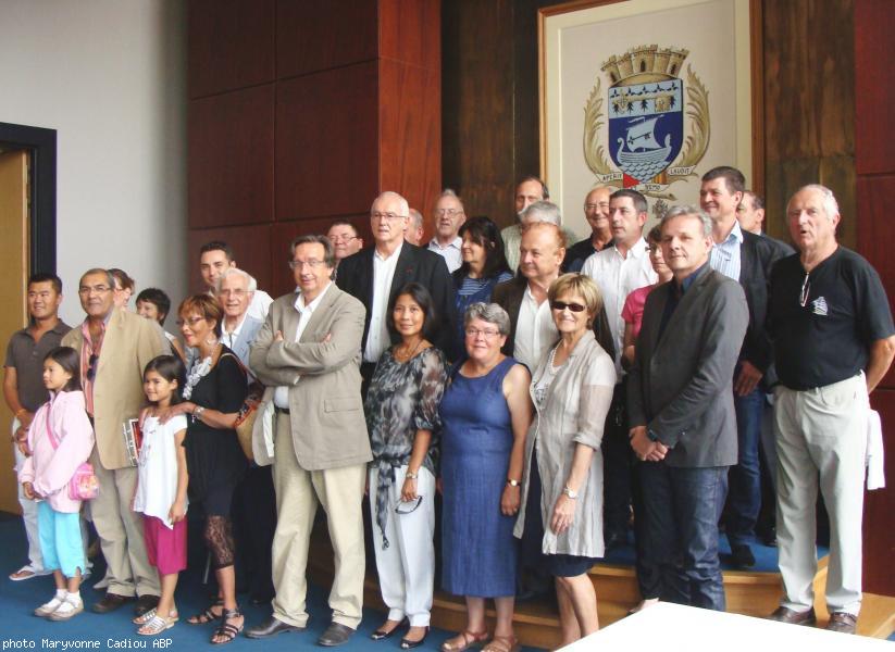 Photo de groupe à la Mairie de Saint-Nazaire. Photo de groupe à la Mairie de Saint-Nazaire.