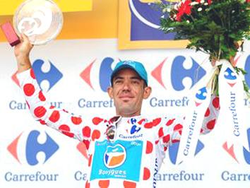 Le Nantais Anthony Charteau remporte le Grand Prix de la Montagne sur le Tour de France cycliste de 2010.