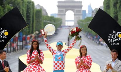 Le maillot blanc à pois rouges de meilleur grimpeur sur les Champs-Élysées : un rêve pour Jérémy Charteau.