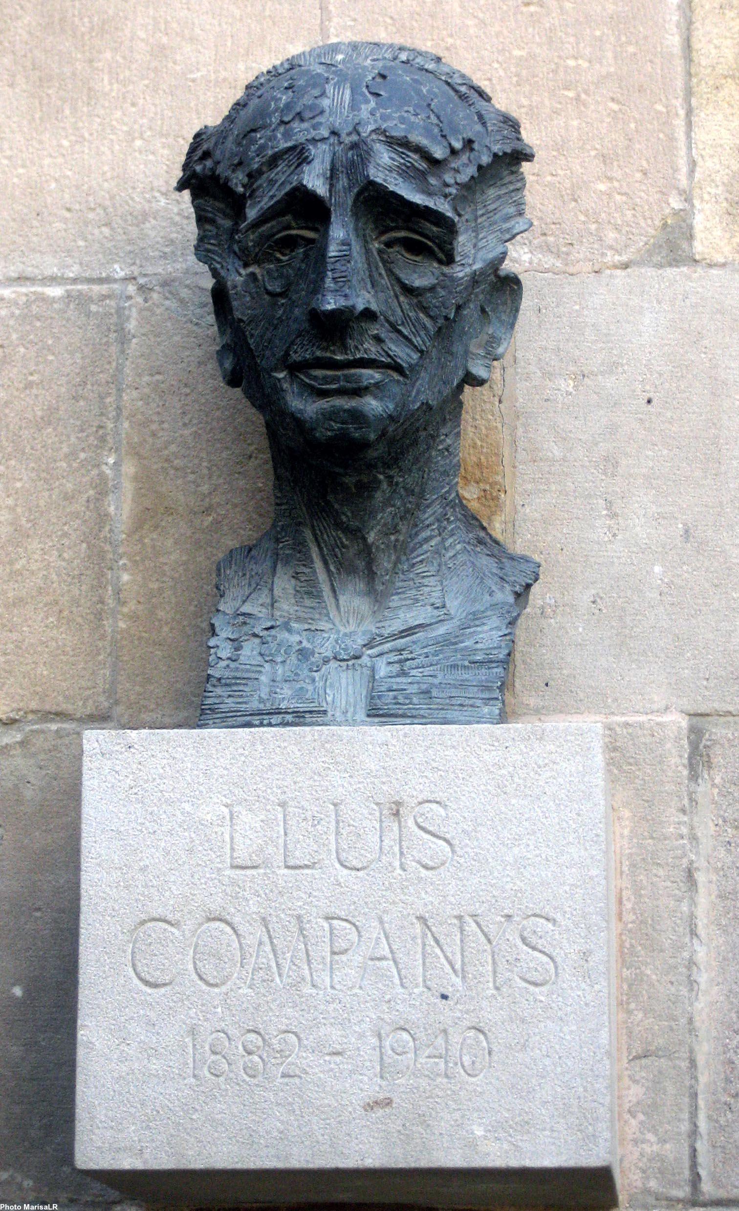 Buste de Lluís Compnays dans la cour des Orangers du Palais de la Généralité de Catalogne réalisé en 1990 par le sculpteur catalan Josep Maria Subirachs né à Barcelone en 1927. photo Marisa