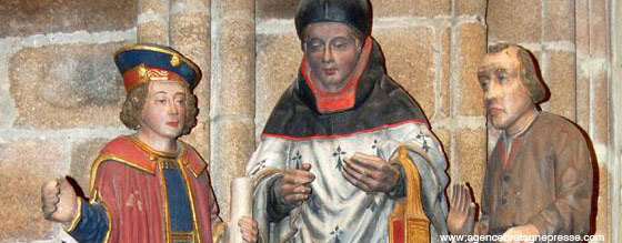 Saint Yves herminé rendant la justice entre le riche et le pauvre. Église Saint Yves du bourg de Minihy-Tréguier XVe siècle.