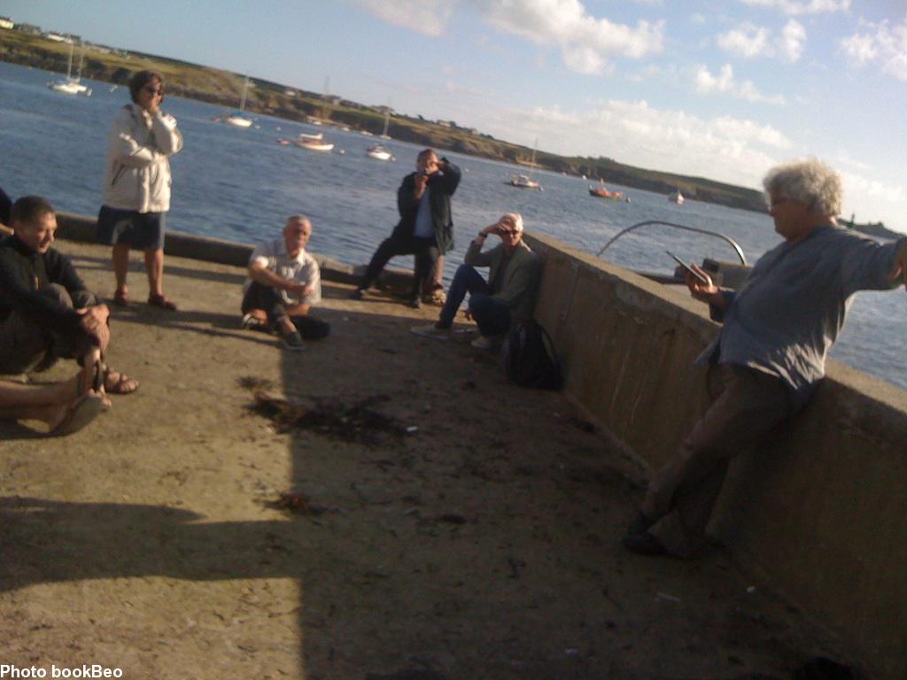 François Bon: lecture de Rabelais sur eBook à la cale de Lampaul