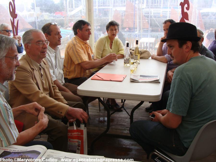 Some Bretons drinking the white Breton wine or Breizh Gwin Gwenn offered by Christophe Chéneau at the Breton bar.