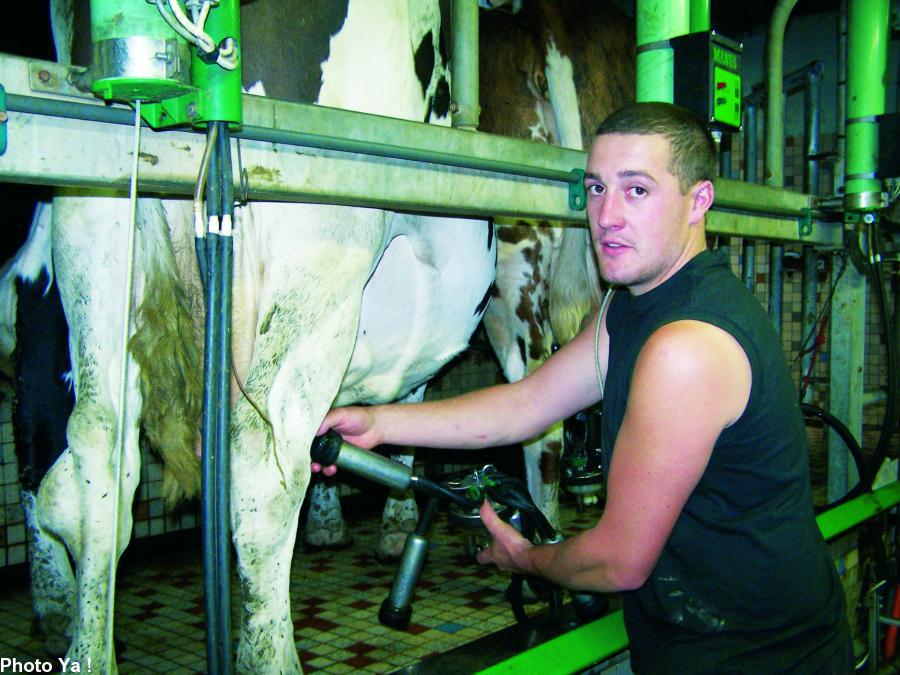 War an atant 65 buoc\'h-laezh e labour Alban Huguenin hag e dad.