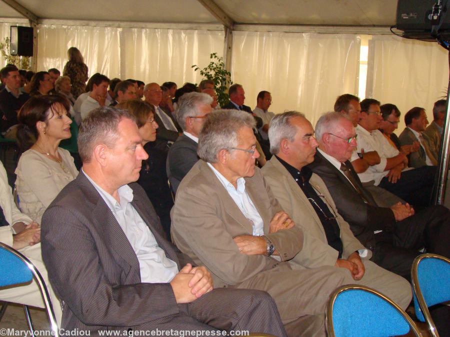 De g. à dr.<br>
– Joël Fourny trésorier-adjoint de la Chambre des Métiers et de l'Artisanat de 44 ;<br>
– Jean-Claude Choquet président de la Chambre des Métiers... 44 ;<br>
– André Marsac maire de Jans et vice-président de la Communauté de communes de