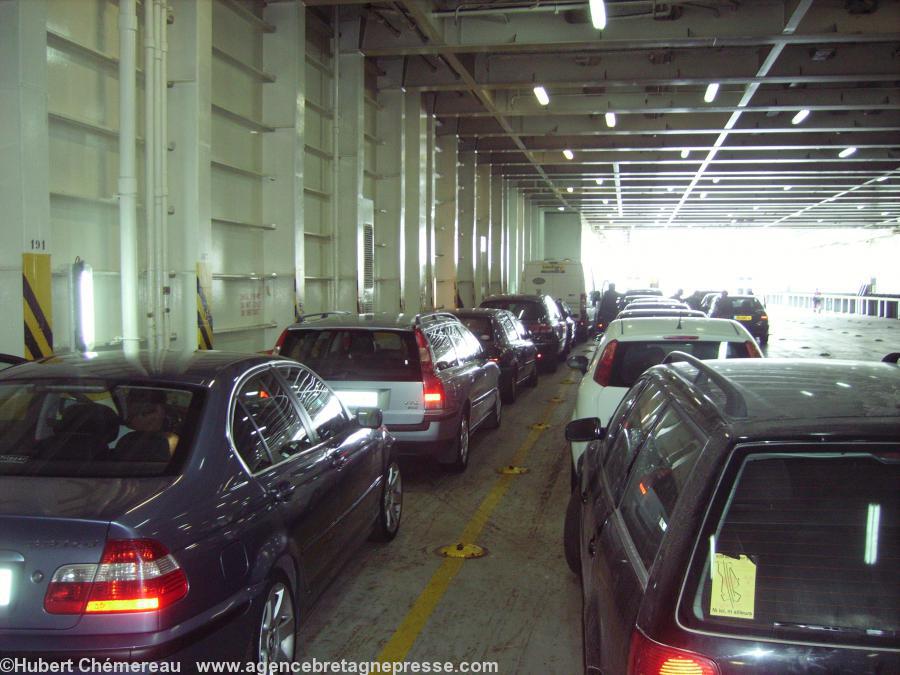 Saint-Nazaire. 15 sept. 11h40. Les voitures sortent après les camions. Saint-Nazaire. 15 sept. 11h40. Les voitures sortent après les camions.