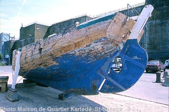 Le Va Pas Trop Vite en 1997 devant la base de Saint-Nazaire