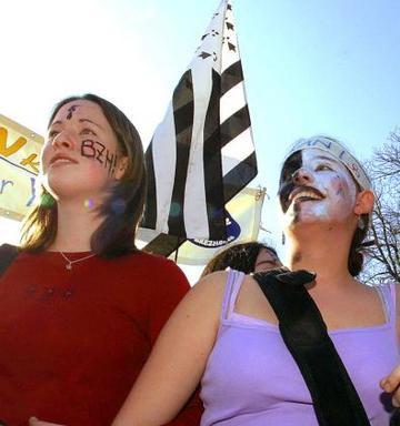 Mona  merc\'h Paskal stourmerez evit ar brezhoneg eveltañ.