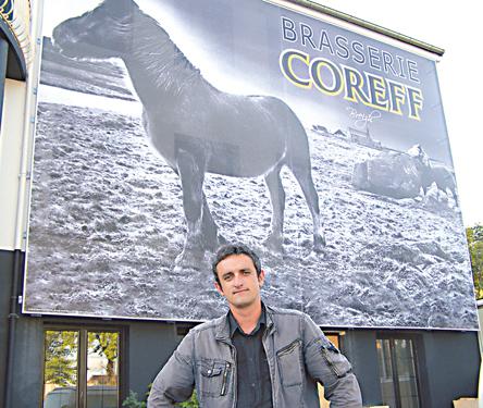 Laouen eo Mathieu Breton gant ar mod ma ya e stal war-raok. Pediñ a ra an holl da ouel 25 bloaz Coreff e Karaez da zañsal war donioù Red Cardell Startijenn Dom Duff ar Groove Boys Bagadoù Karaez ha Perroz-Gireg Les V\'lacor Rock\'n Diroll adalek 6&