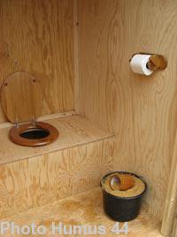 Les toilettes sèches de Humus 44.