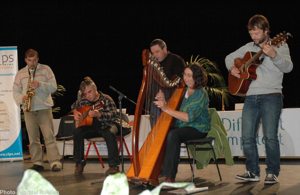 Musique celtique au programme avec l\'atelier de l\'Esat Pen Duo à Plouisy (Côtes-d\'Armor).