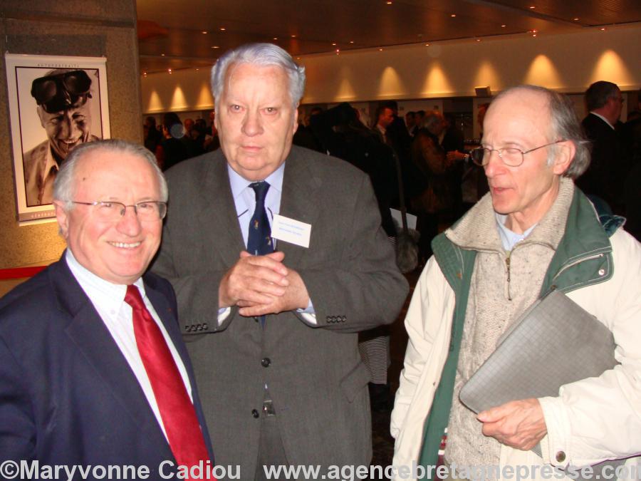 Patrick Mareschal en compagnie de Jean-Yves Bourriau et Pêr-Yves Le Rhun deux anciens présidents de Bretagne Réunie. Assemblée générale de Produit en Bretagne à Nantes fin février 2009.
