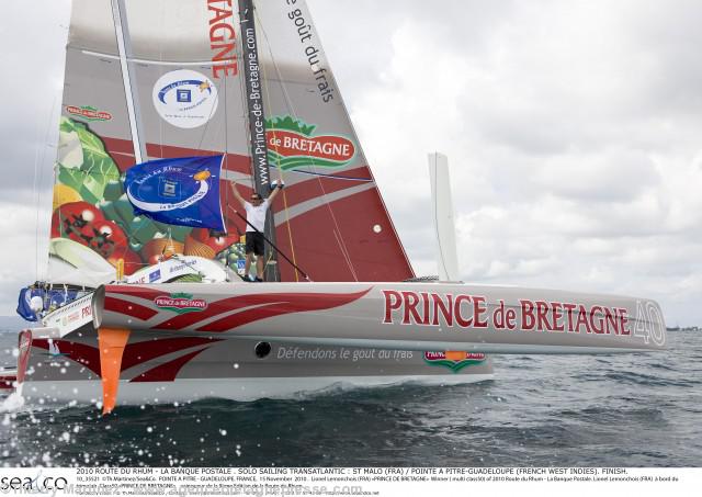 Lionel Lemonchois vainqueur en Multi 50 de la 9e Route du Rhum-La Banque Postale.