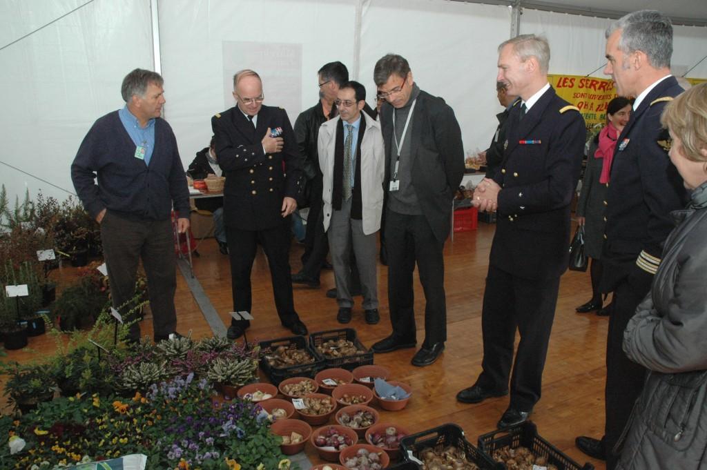 La DCNS organisait à Brest en présence du préfet maritime un marché d\'automne pour valoriser les productions des établissements d\'aide par le travail.