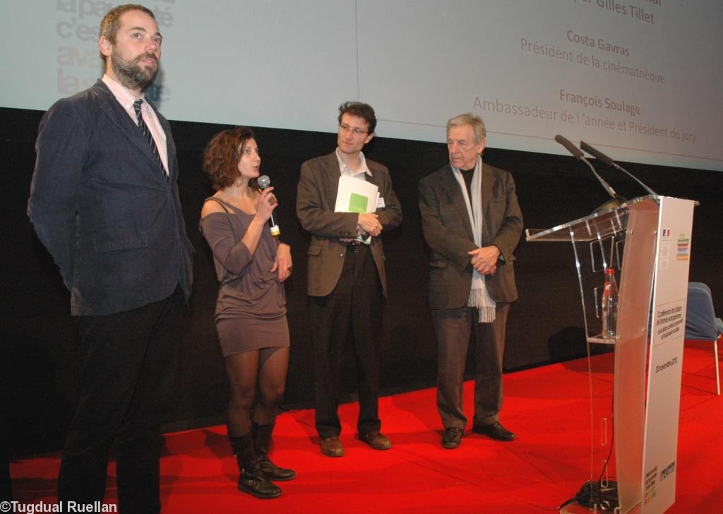 Costa Gavras  président de la cinémathèque  qui a remis les prix du concours de scénarios de court-métrage.