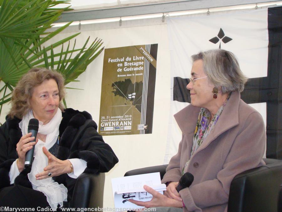 Annaig Renault s'entretient en breton avec Pierrette Kermoal . Festival du livre en Bretagne Guérande 2010.