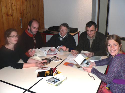 Juri Prizioù 2011 : Pauline Kerscaven (kazetennerez ha kenurzhierez ar c’houlzad Klaskerien ha Treizherien Soñjoù) Brendan Corre (kaner ar strollad « Francis Jackson ») Dominique Bourgès (eil-maerez e Gwimaeg) Jean-Yves Abalain (kargad-tiriad e Brest M