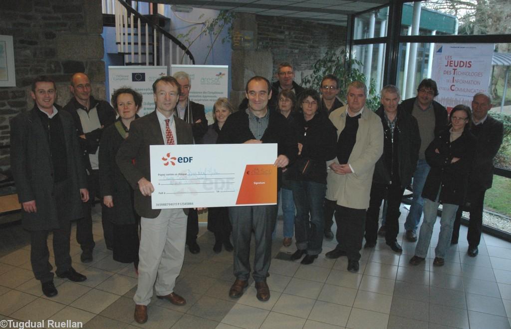 Conçu en Bretagne dans le cadre d’un projet européen Equal le dispositif Différent et Compétent rassemble aujourd\'hui 9 pôles territoriaux 160 esat et quelque 15 000 travailleurs handicapés soit 10 % des effectifs en France.