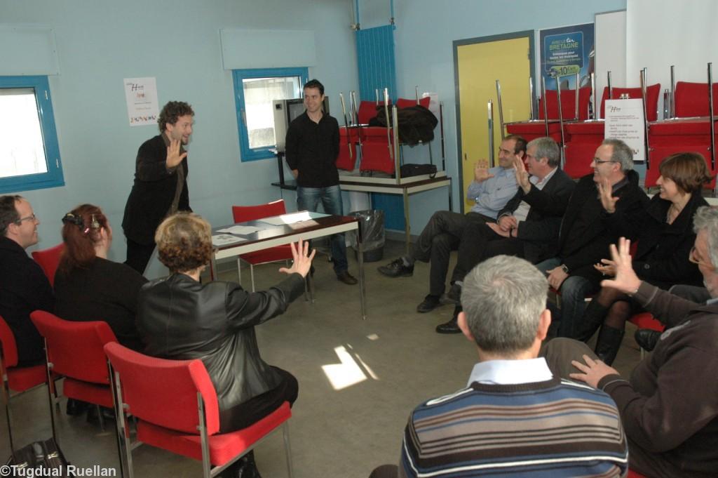 Des comédiens du Théâtre-forum mettent en scène des situations vécues au sein de l\'entreprise. Sans concession !