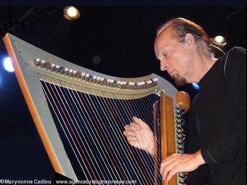 Alan Stivell. Concert à Saint-Herblain (44) en oct.2007.