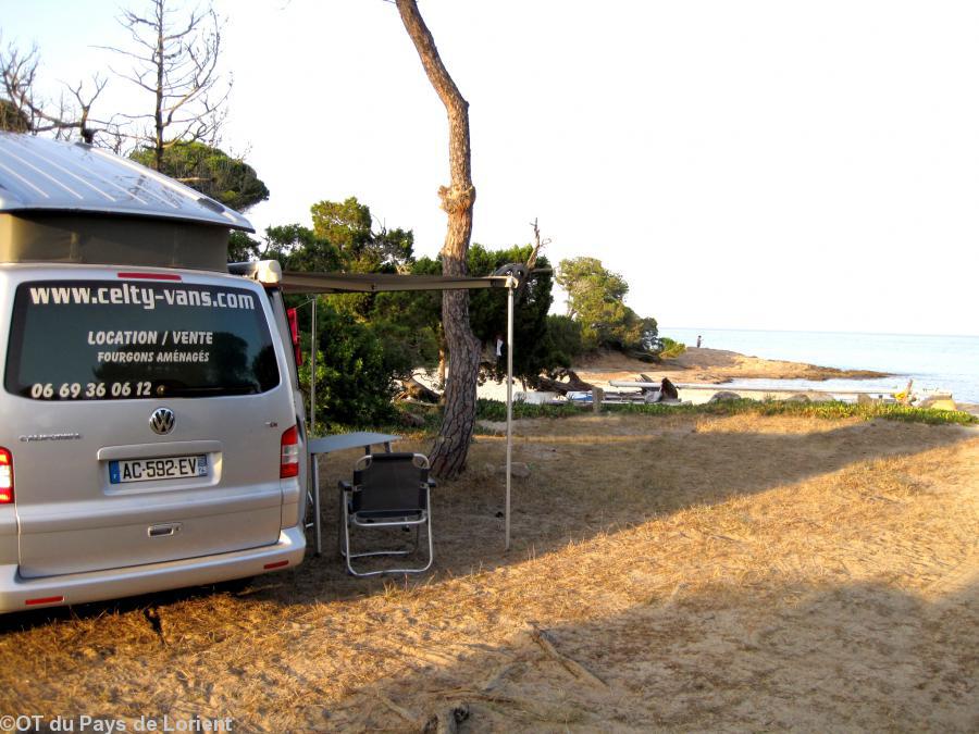 Parmi les offres Breizhbox une virée en van version bohème chic en Pays de Lorient !
