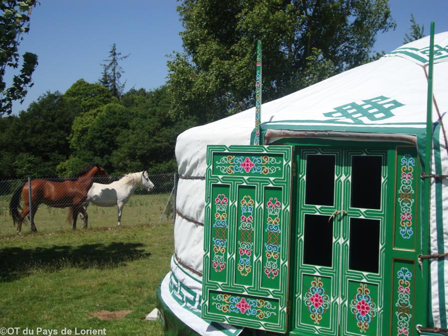 Autre option de la Breizhbox : s\'offrir une séance Surf & Yourte ultra dépaysante !