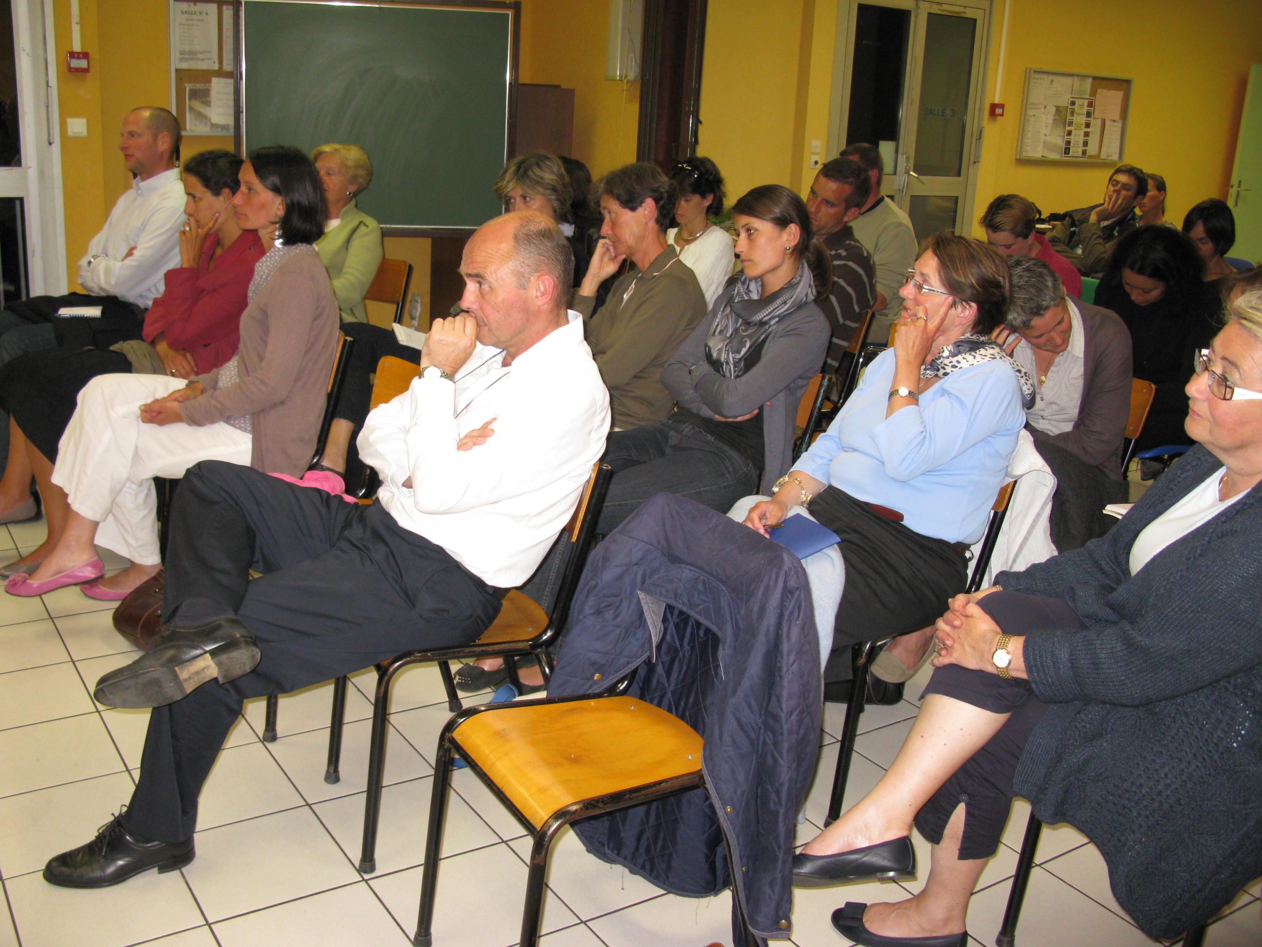 Le public au premier plan (en blanc) Marc Le Bris