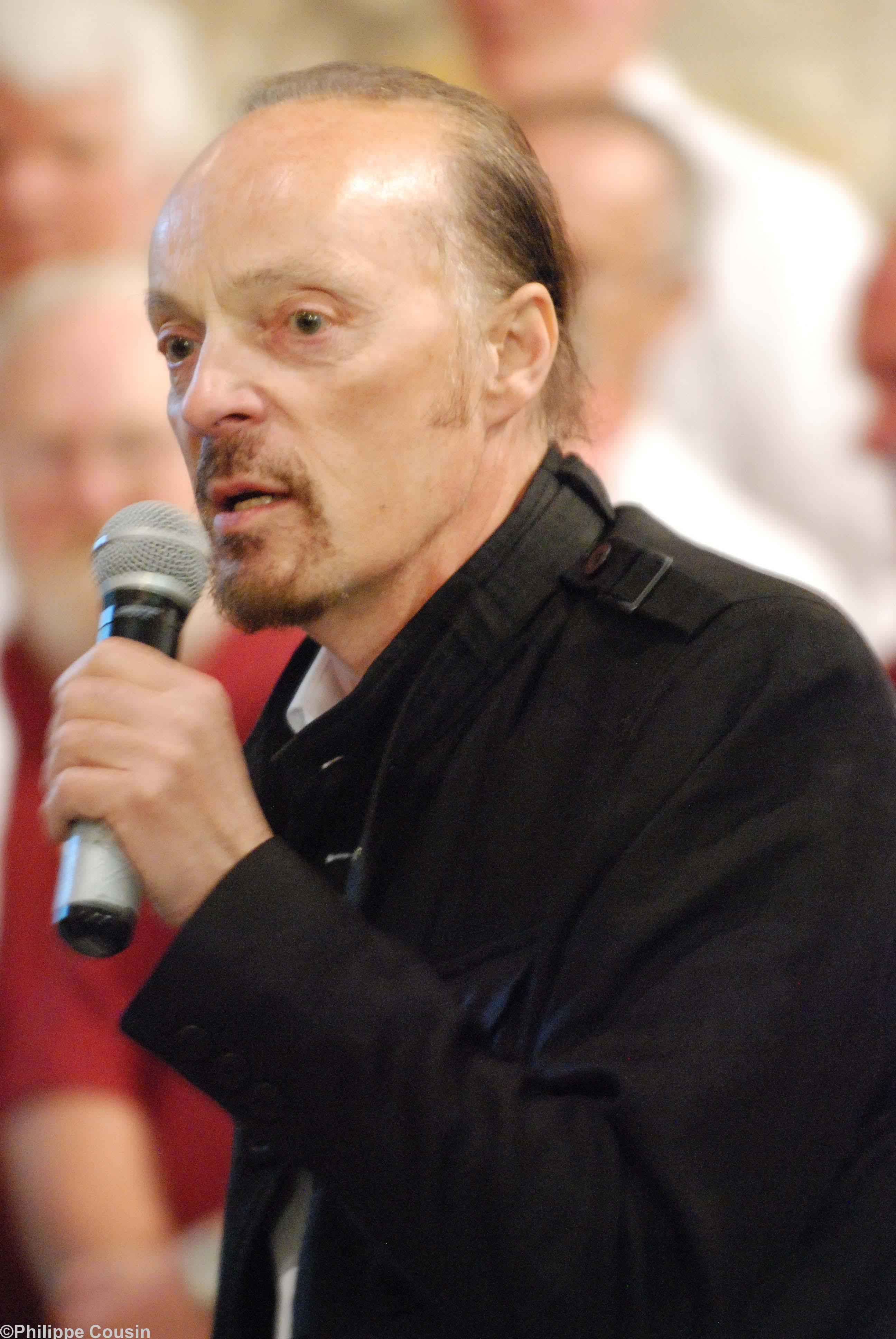 Alan Stivell chantant \"Buhez ar Voraerion\"