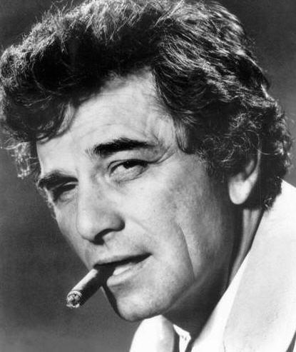 Peter Falk vers 1976. Photo publicitaire de studio. Domaine public.