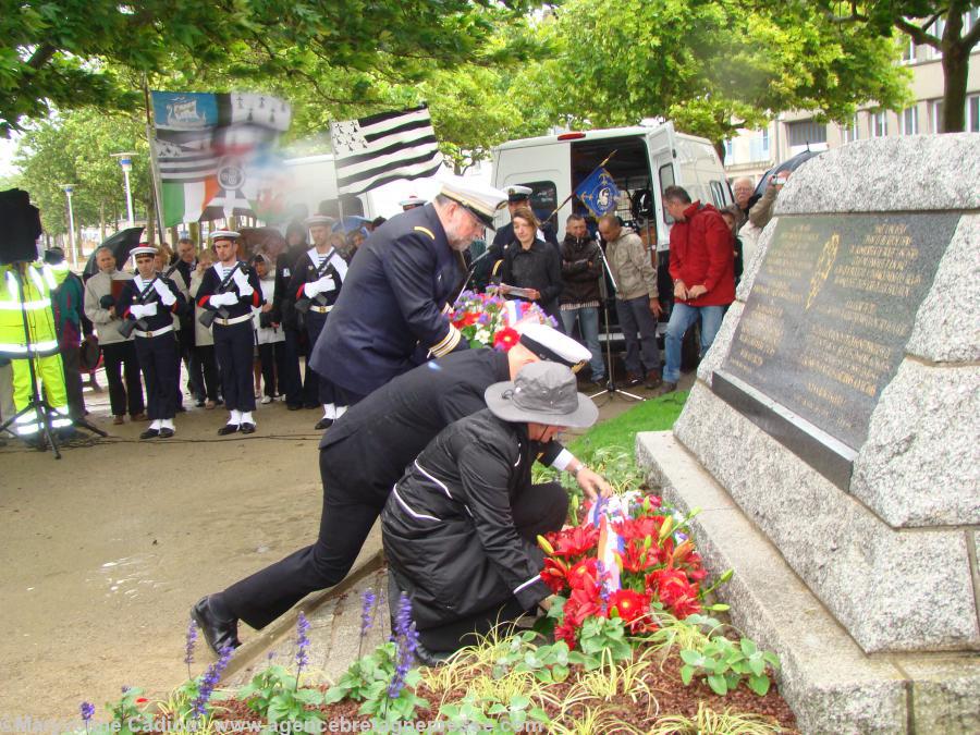 Laying of wreaths by: Commander Morillas - Capt. Stanley in the middle - and Mme Tesseyre Deputy Mayor of Saint-Nazaire in front. Laying of wreaths by: Commander Morillas - Capt. Stanley in the middle - and Mme Tesseyre Deputy Mayor of Saint-Nazaire in front.