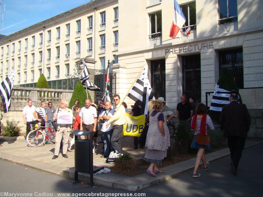 Le groupe n\\\'est pas encore au complet. L\\\'ombre est bienvenue pour certains. Le groupe n\\\'est pas encore au complet. L\\\'ombre est bienvenue pour certains.