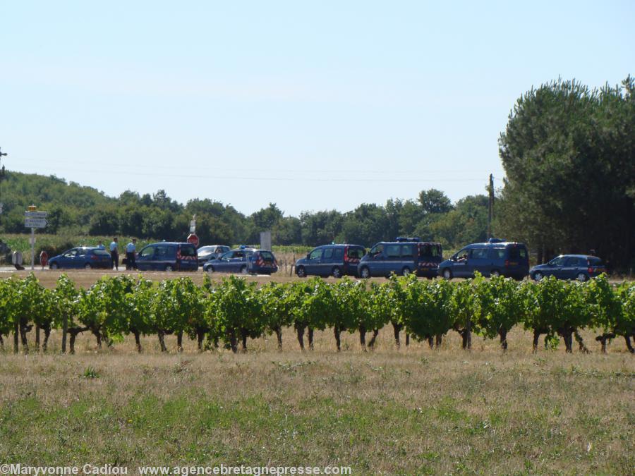 La gendarmerie arrive à 11 h 20. La gendarmerie arrive à 11 h 20.