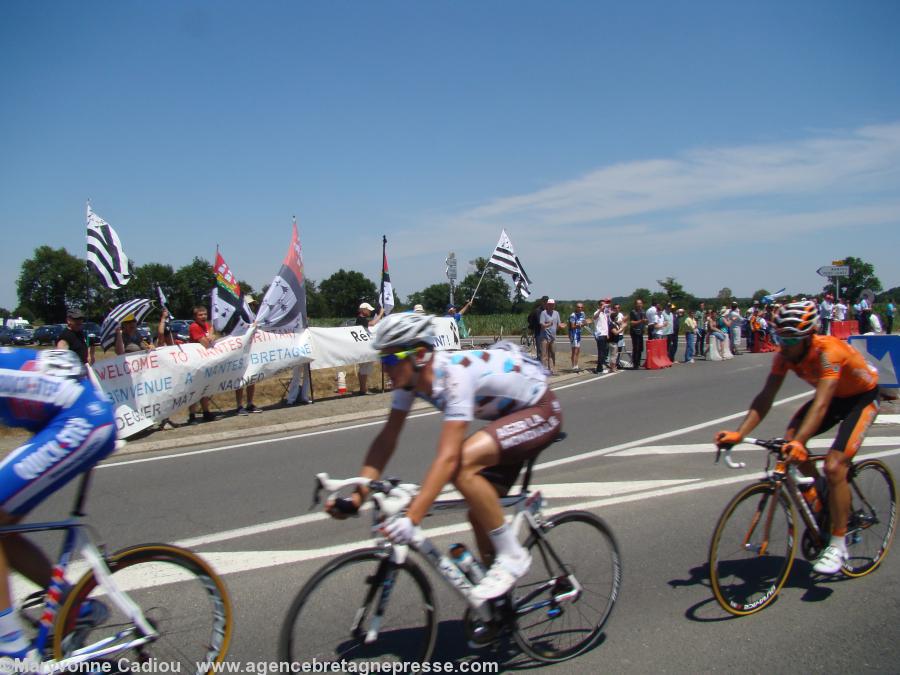 14 h 43 les échappés. 14 h 43 les échappés.