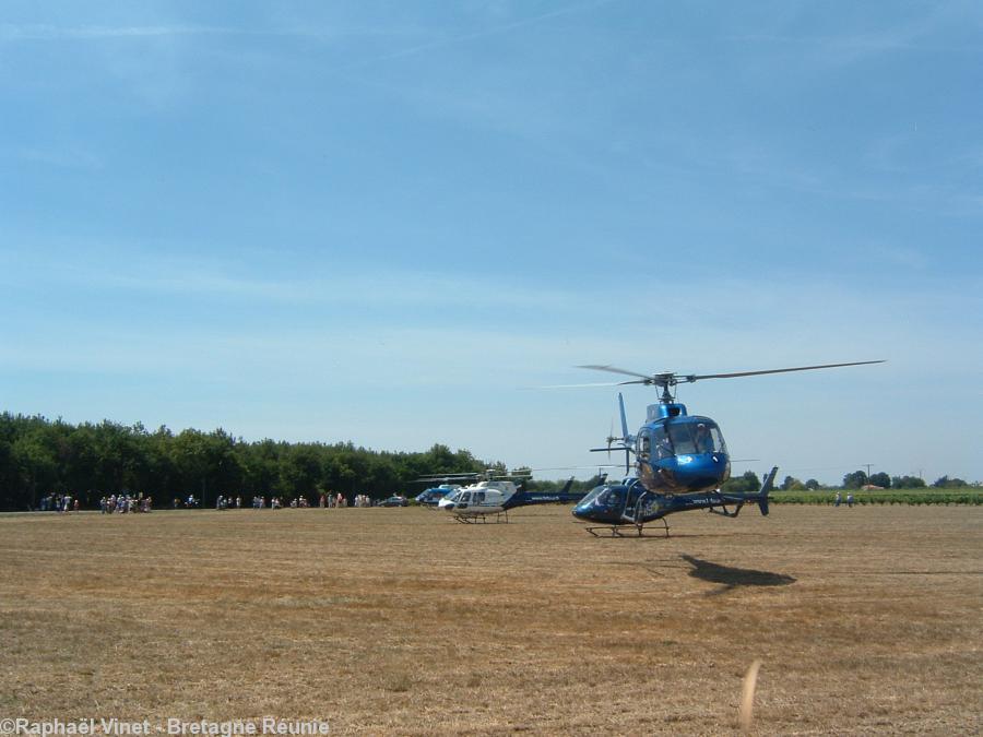 Les hélicos VIP repartent. Les hélicos VIP repartent.
