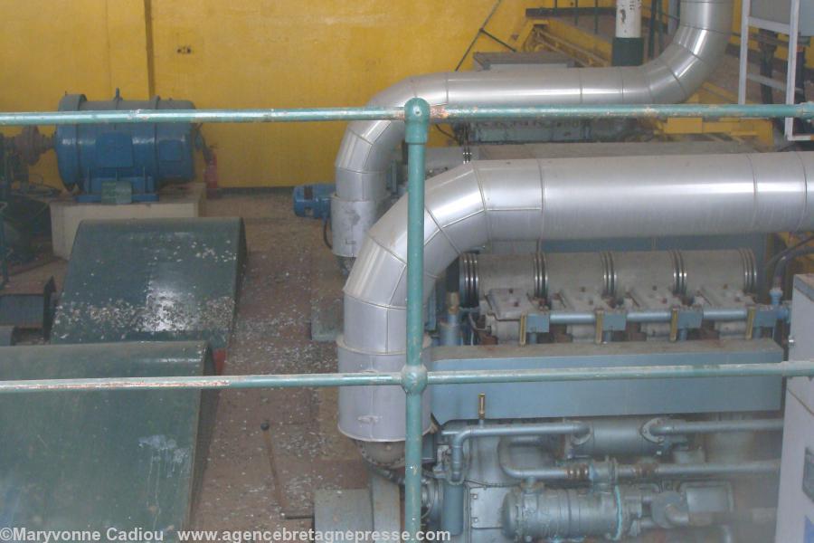 Ancienne usine élévatoire de Saint-Nazaire. À l\'intérieur on aperçoit... Mai 2008.